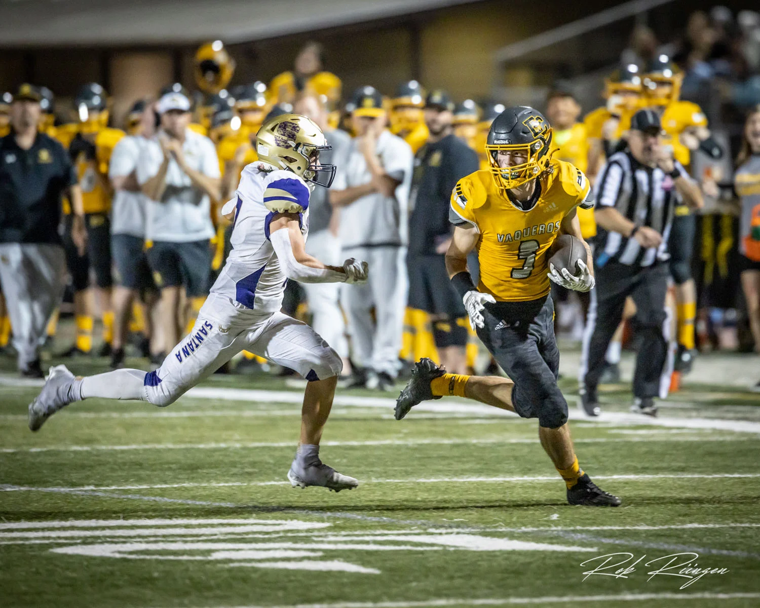 Ball carrier looking for open space